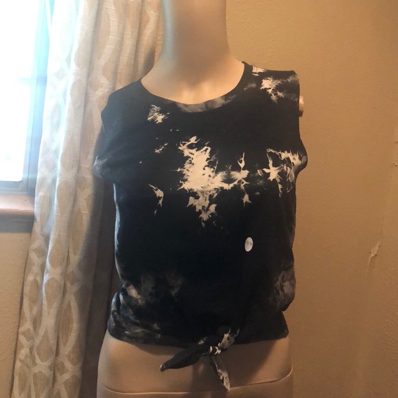 Top - Picture 2 of 2